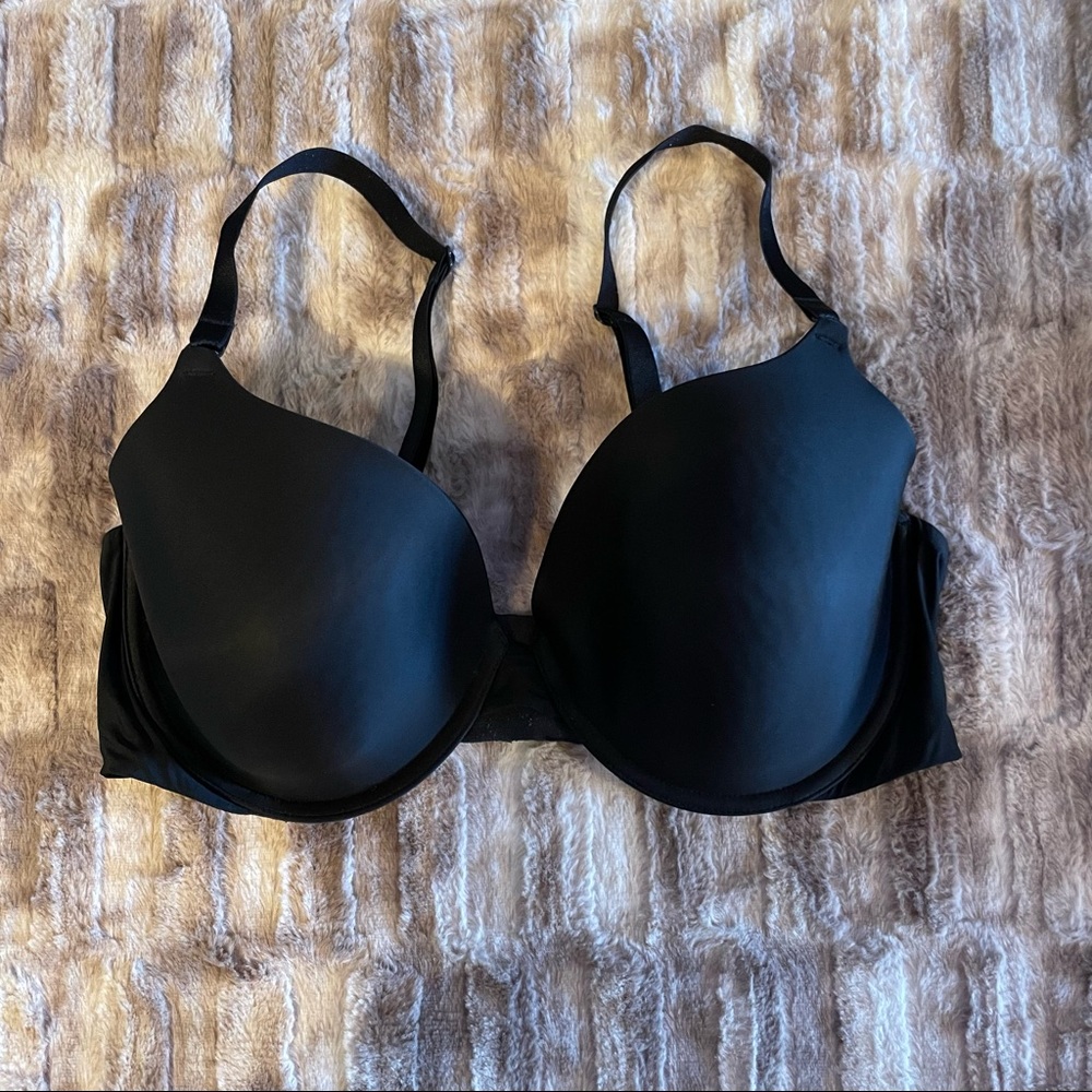 Victoria’s Secret bra; black; 38D